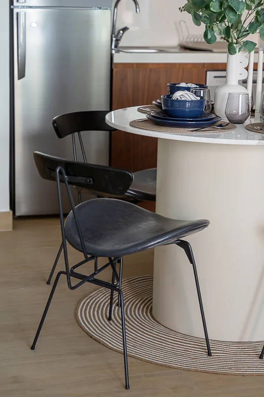 Dining chair and round pedestal table.